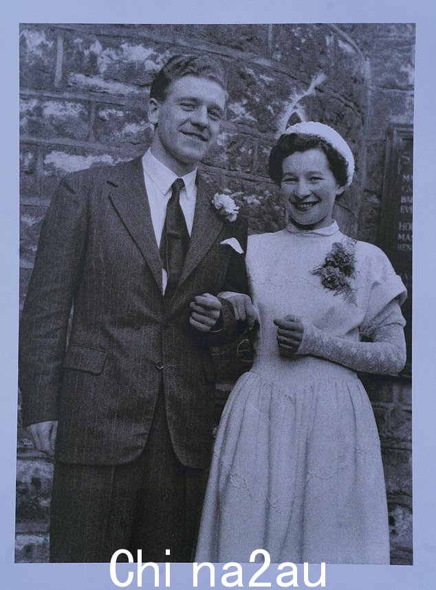 Nancy 和她的丈夫 William 在婚礼当天的合照