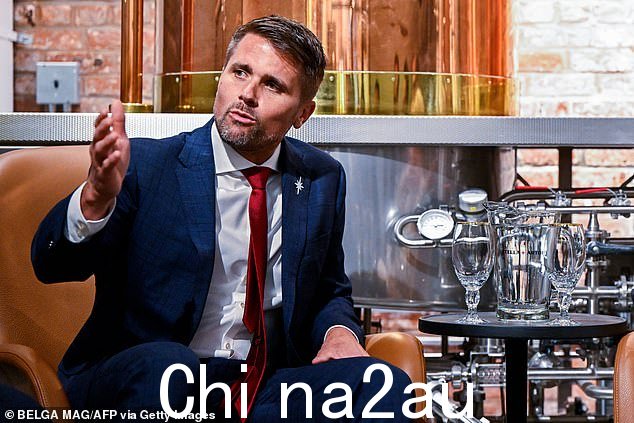 Anheuser-Busch 由美国首席执行官 Brendan Whitworth 领导,Brendan Whitworth 曾是海军陆战队中尉、中央情报局官员和哈佛商学院毕业生,他于 2014 年加入 A-B。该公司被指控未能妥善解决强烈反对或道歉致客户