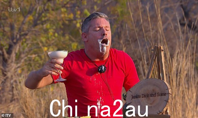 Yikes:我是名人,在周四的剧集中,迪安·加夫尼 (Dean Gaffney) 在一次可怕的饮酒挑战中反复呕吐,观众们目瞪口呆