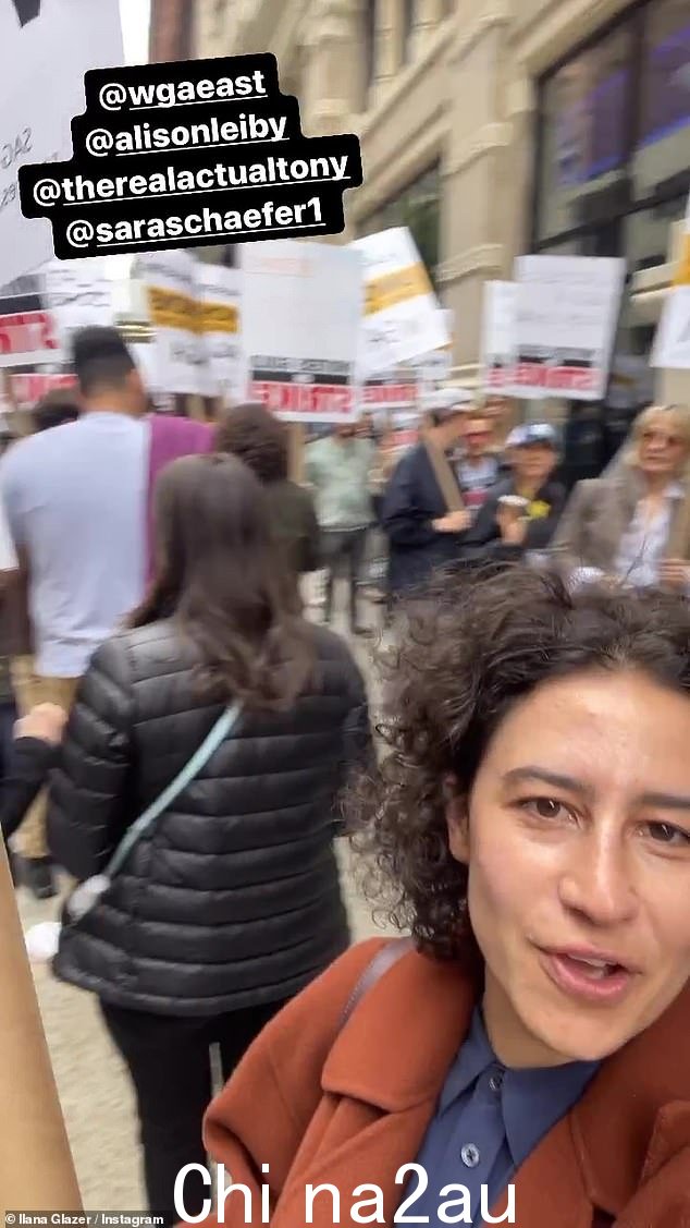 Pro union: Ilana Glazer 加入了纽约市的纠察线
