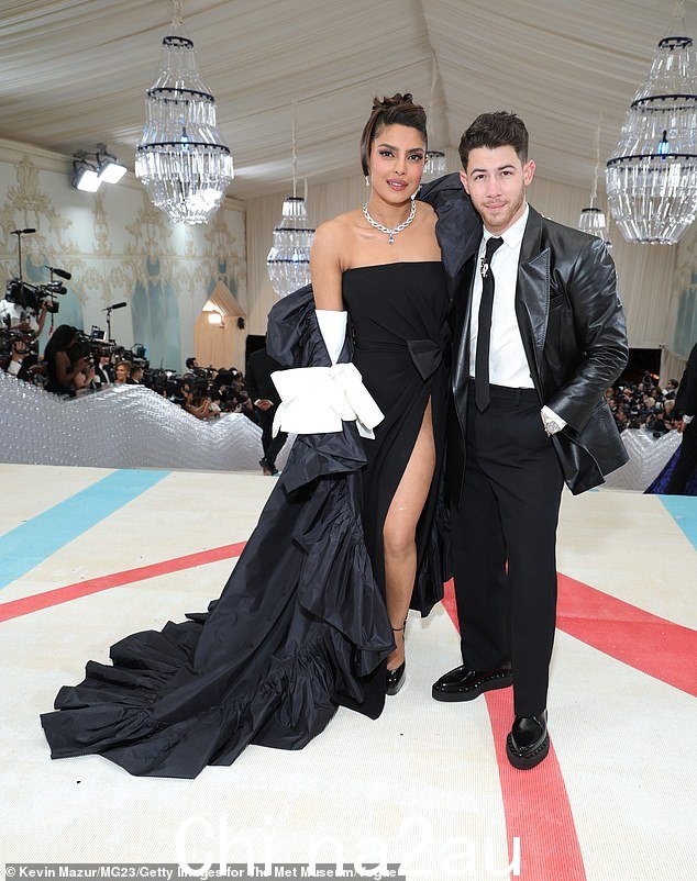 Whirlwind:对于 Priyanka 和 Nick 来说,这是一个非常忙碌的周末,他们还为周一大都会艺术博物馆一年一度的 5 万美元/张门票盛会打扮
