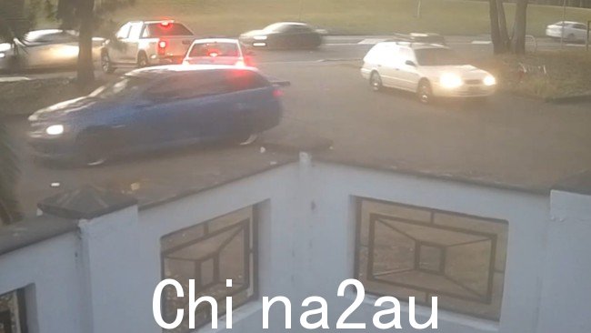 警方认为,11 月 28 日星期一晚上 10 点刚过,Zrinski 女士乘坐一辆蓝色的 Holden Commodore 旅行车离开了。图片:NSW Police