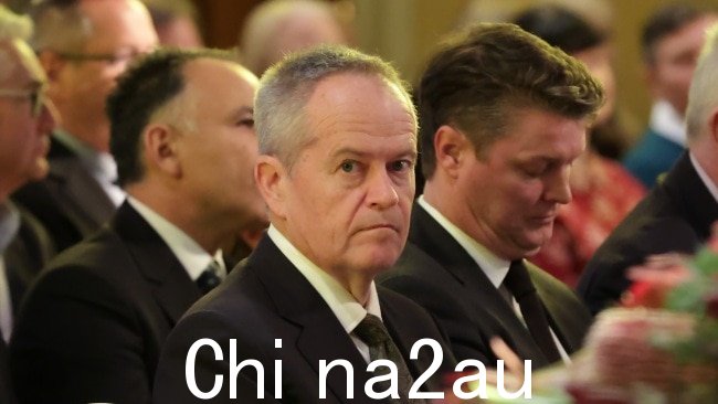 政府服务部长Bill Shorten也到场向心爱的神父表示敬意。图片:David Caird