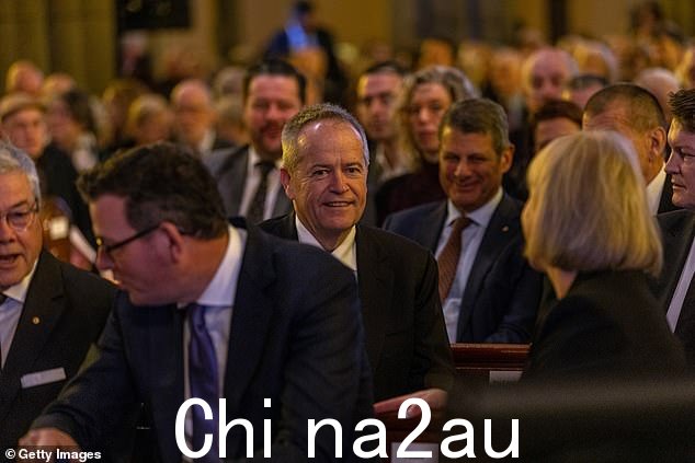 Bill Shorten 在与总理夫人 Andrews 女士交谈时表现得很好