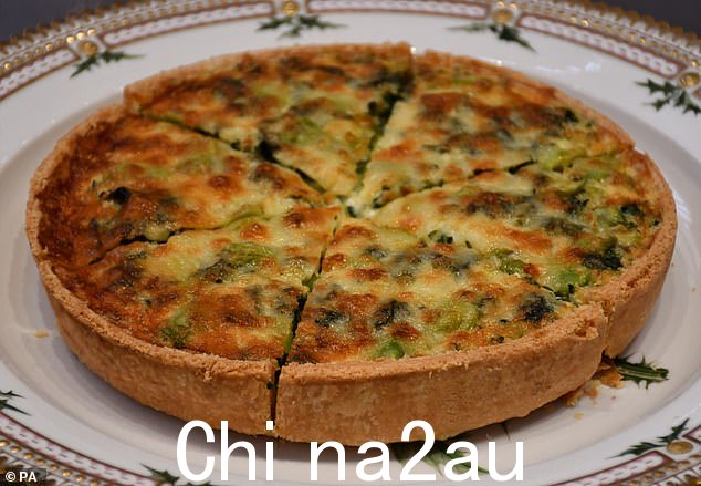 据《泰晤士报》报道,在明天的庆祝活动之前,乳蛋饼已经装满了手推车,但制作加冕乳蛋饼所需的原料并不受欢迎
