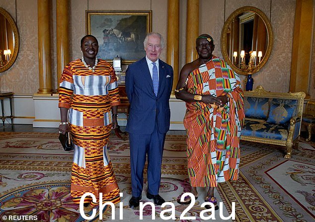 The Ashanti's 国王 Otumfuo Osei Tutu II (the Asantehen)(右)和 Julia Osei Tutu 夫人(左)本周末将在英国参加加冕典礼
