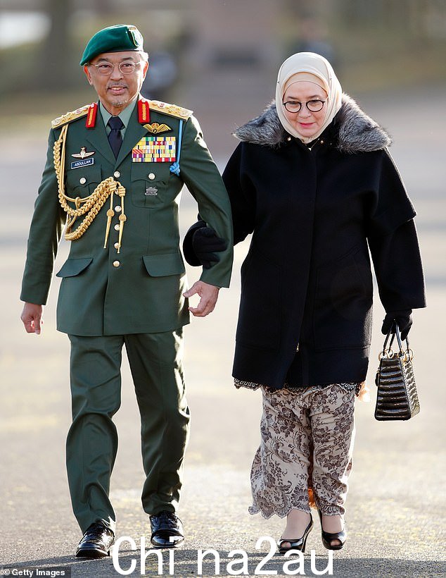 Yang Di-Pertuan Agong XVI 和 Raja Permaisuri Agong(摄于 2019 年)将于本周末从他们在马来西亚的宫殿前往伦敦。