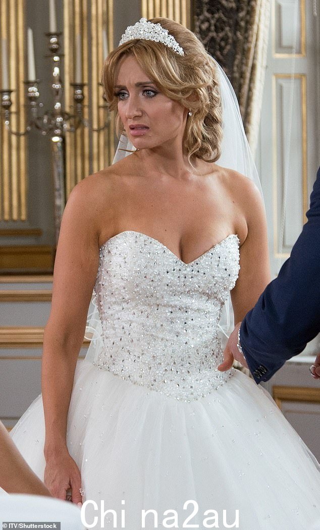 Stunner:扮演 Eva Price 的 Catherine Tyldesley 也在评论帖子