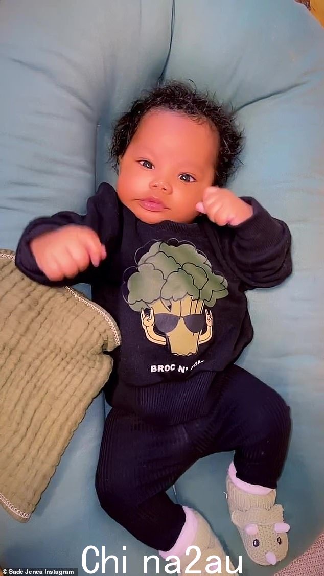 在他们的生活中:这位歌手还要求法院对他的儿子 Braiden 和 Brixton(如图)进行共同的法律和身体监护