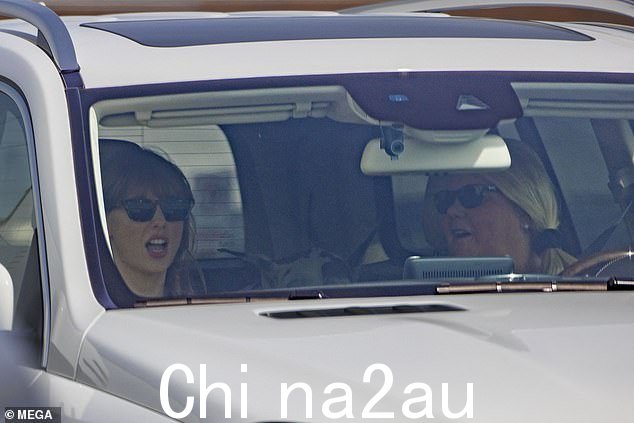 他们走了:美女和她妈妈去了纳什维尔