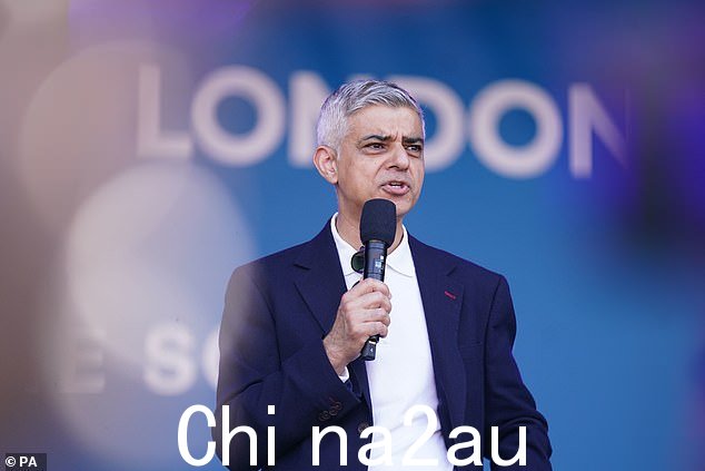 汗先生于 2020 年成立了公共领域多元化委员会,以确保在“黑人的命也是命”运动之后,“首都的地标适当地反映了伦敦的成就和多样性”。 “ class=