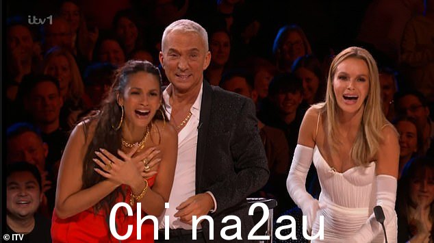很高兴:Simon 的评委同事 Amanda Holden,52 岁,Alesha Dixon,44 岁,Bruno Tonioli,67 岁,喜欢看到唱片公司老板浑身是黏液