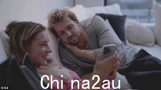 帮助:Sam 说他的女朋友 Zara 在日常活动中提供了巨大的帮助,并没有意识到他的情况对她来说有多艰难