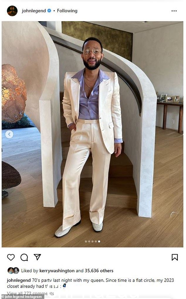 请移步 Tony Manero:传奇,他为他的女士搭配一件闪亮的薰衣草衬衫,透露他的衣橱里已经有了周六夜现场风格的西装