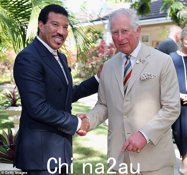 长期伙伴:Lionel Ritchie 也准备演出,这位传奇歌手承认这个提议让他感到震惊