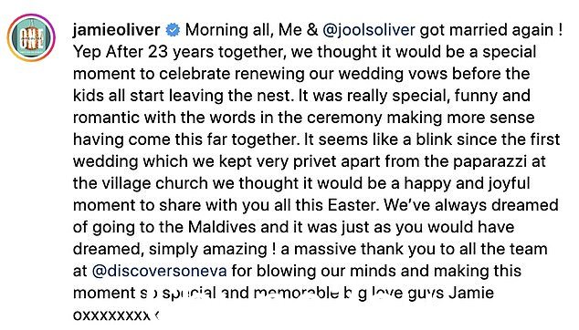 除了照片,Jamie 写道:'早上好,我和@joolsoliver 又结婚了!是的 在一起 23 年后,我们认为这将是一个特别的时刻,可以在孩子们开始离家之前庆祝我们的结婚誓言。'