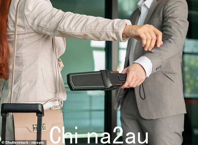 李女士说她穿着一件没有拉链或纽扣的衬衫,永远不会被误认为是夹克(库存图片)
