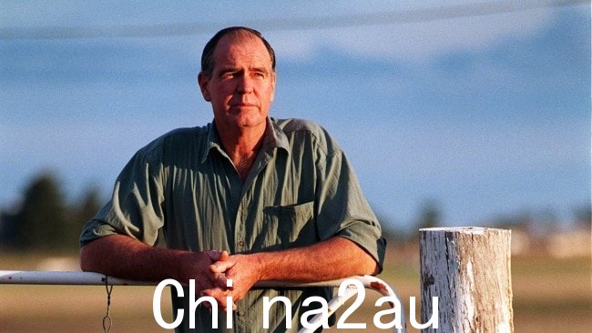 Farmer Kevin McGrath,板球运动员 Glenn 的父亲 Narromine 财产 22/06 /97,为儿子在伦敦 Lords 板球场对阵英格兰的灰烬系列赛第二次测试中代表澳大利亚队的表现感到自豪。” sizes=