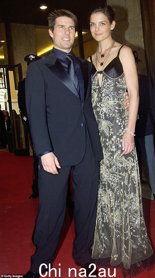 TomKat:2005 年 4 月,Tom 开始与 Katie Holmes 约会(图为 2005 年 4 月),开始了一段后来成为他最引人注目的关系之一