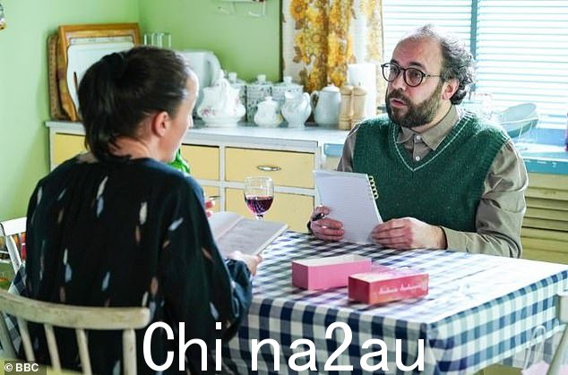 外观:去年 Dot Branning 的葬礼前,Reiss 作为她的曾侄子抵达沃尔福德
