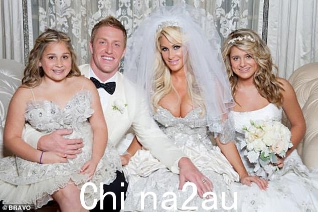 'Brielle 对这个消息很认真,'知情人说,并补充说这位 26 岁的姑娘(在她妈妈的婚礼当天看到)觉得她妈妈以前没有考虑过她的感受经历divorce