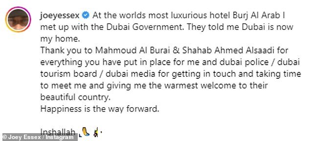 Joey 写道:'在世界上最豪华的酒店 Burj Al Arab,我会见了迪拜政府。他们告诉我迪拜现在是我的家'