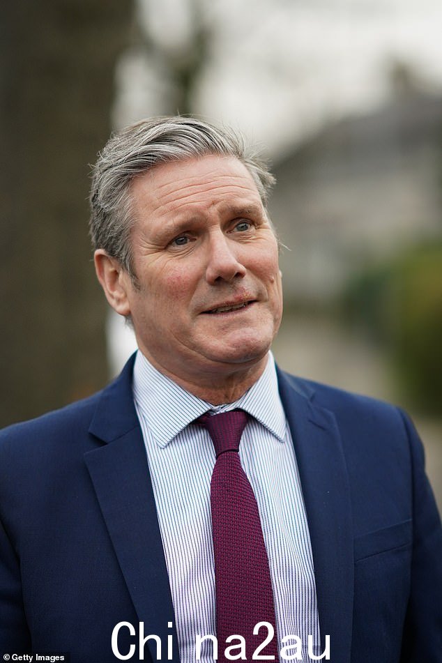 Sir Keir Starmer - 工党领袖 - 显然对他在上周地方选举中的成功感到高兴