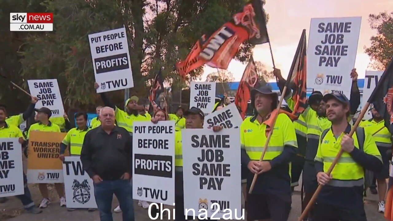 垃圾堆成垃圾处理工人在悉尼和维多利亚举行罢工以争取公平报酬