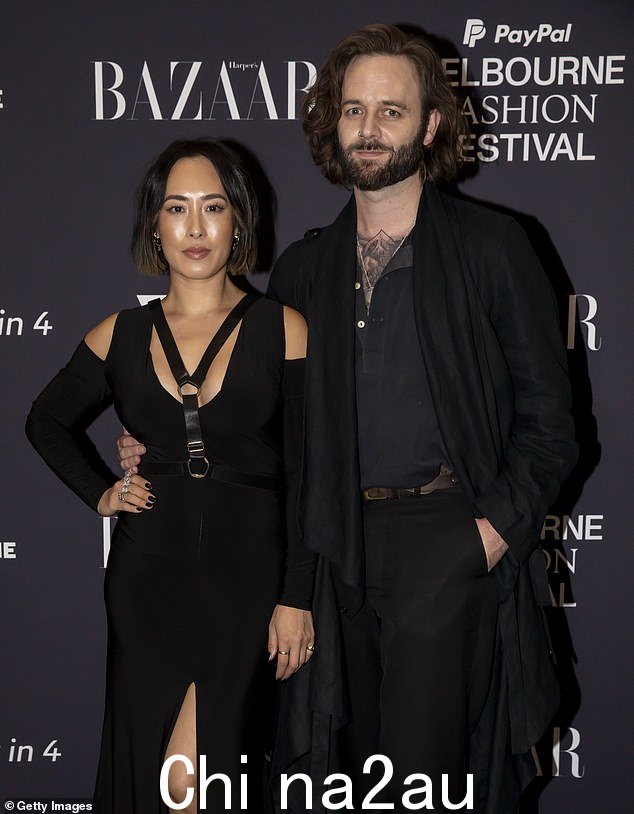 Melissa Leong 与化妆品企业家 Rob Mason 的关系似乎不稳定,MasterChef 评委最近在 Instagram 上取消了对 Mason 的关注。两人都在 2022 年拍摄