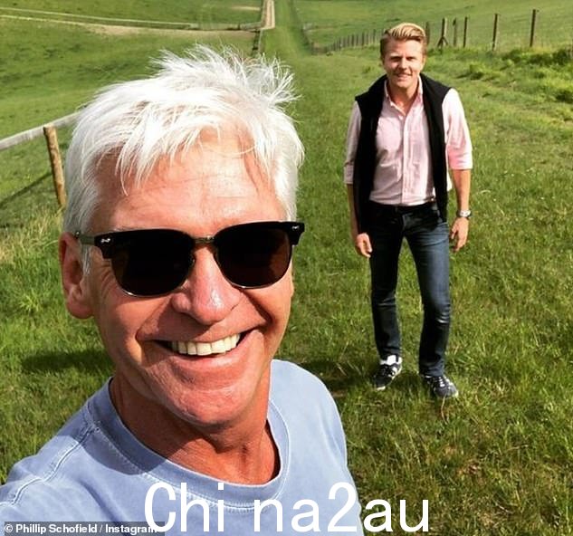 好朋友:Phillip Schofield 在与 This Morning 的联合主持人 Holly Willoughby 持续不和的过程中严重依赖他的密友 Simon Schofield 的支持