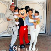 Nick Cannon 承认他为他 12 个孩子的 6 个母亲弄错了母亲节贺卡