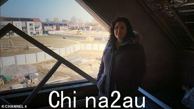 泄气的 Nicola 说她很生气,因为她意识到窗户是房子里最引人注目的特征,但不适合
