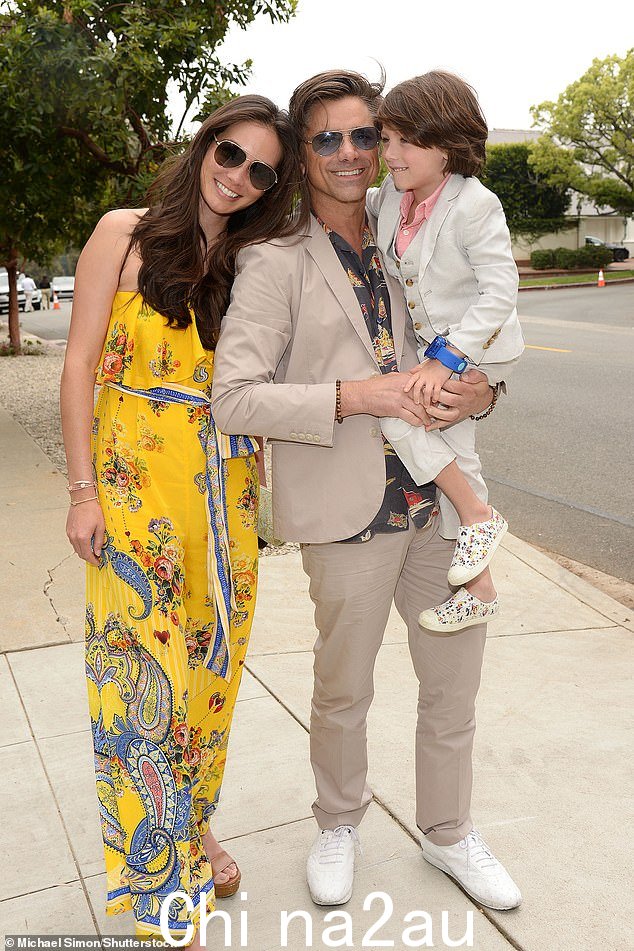 完整生活:John Stamos 与妻子 Caitlin McHugh 和五岁的儿子 Billy Stamos 出席了本周末在洛杉矶举行的 Best Buddies 第六届年度母亲庆典