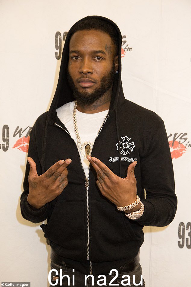 TMZ 报道说唱歌手 Shy Glizzy 因涉嫌拿枪指着女友并威胁要伤害她而在周末被捕(如图 2018 年)