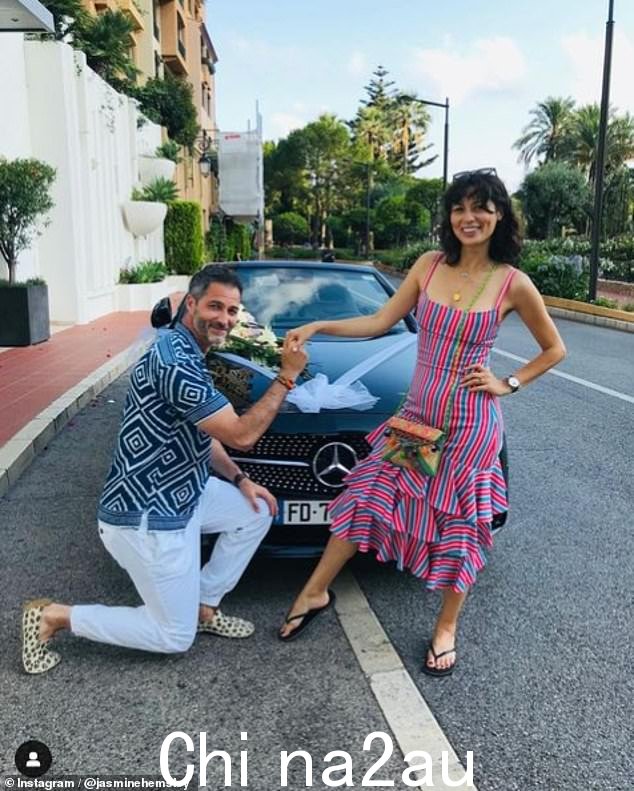 挚爱:Jasmine 和 Nick 已经在一起 19 年了,5 年前在摩纳哥订婚
