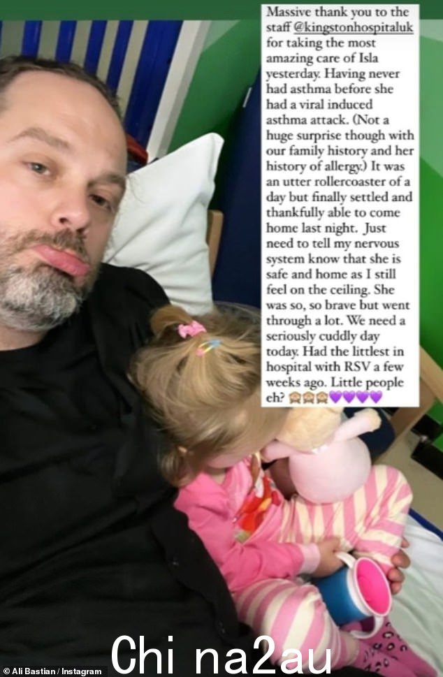 沮丧:分享了一张她的演员丈夫 David O'Mahoney,40 岁,抱着他们三岁的大女儿 Isla 的照片,当时他们坐在儿童病房里,她给出了更新