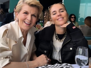 Julie Bishop 与 PE Nation 联合创始人 Pip Edwards 一起参加了周四的 David Jones 活动。图片：朱莉·毕晓普 Instagram。 