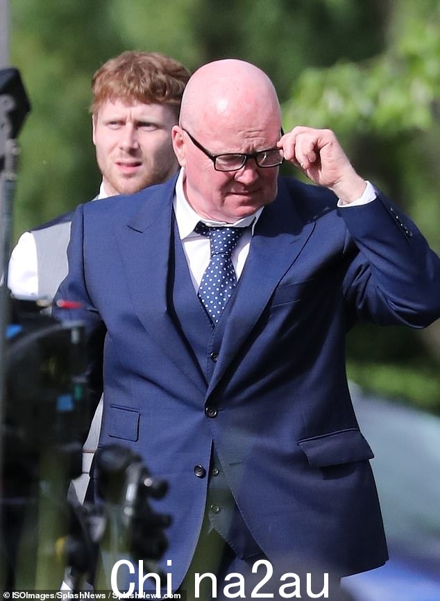 告别萝拉:Steve McFadden 也出席了