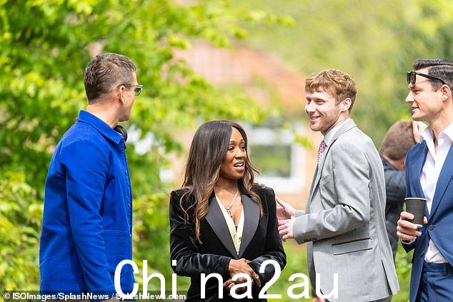 EastEnders 剧透:演员在拍摄过程中聊天