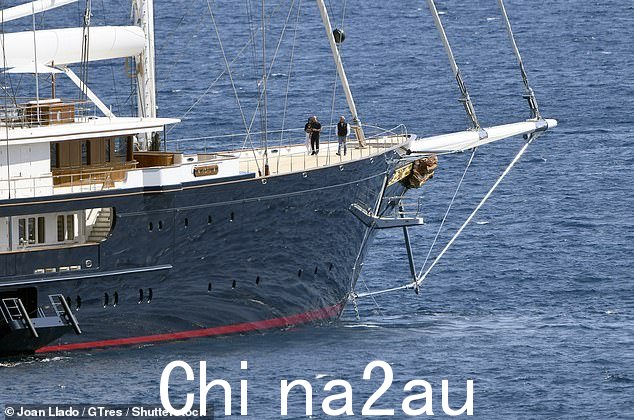 图片显示了 5 月份在马略卡岛附近海域建造的价值 5 亿美元的 Koru 超级游艇