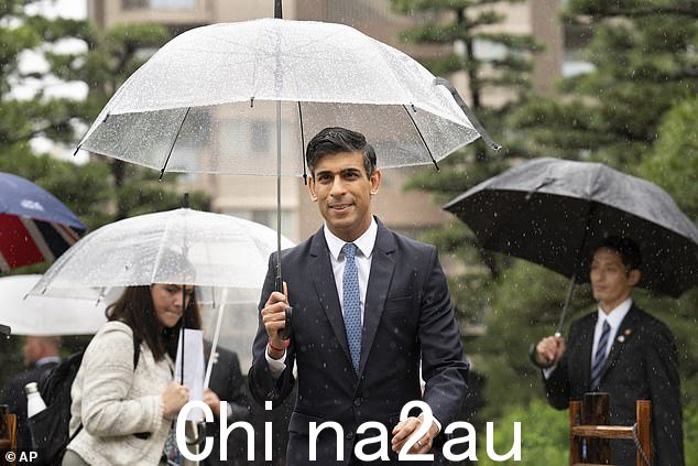Rishi Sunak 在参加日本 G7 峰会时连夜接受了一轮采访,他说他“不知道有问题的特定事件”,而且“这不是我的首要任务”