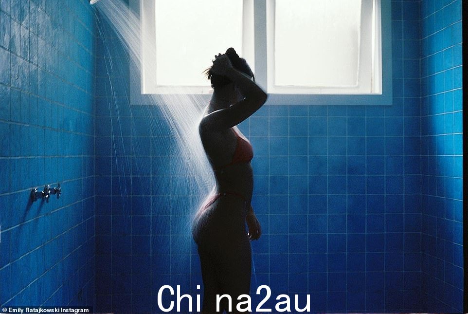 这是艺术吗?她的品牌与纽约市品牌 Mirror Palais 合作。 Mirror Palais 是 Marcelo Gaia 于 2019 年创立的可持续女装预购品牌。