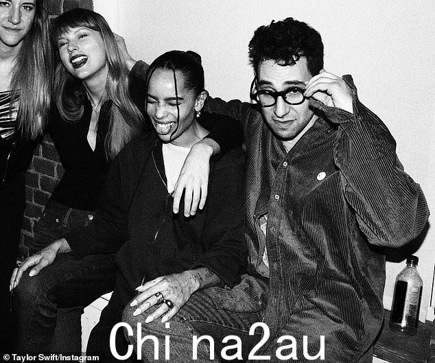 Buddies: 去年对 GQ 的采访杂志 Zoe 透露,33 岁的泰勒在她的 COVID-19 吊舱中;合照 Jack Antonoff