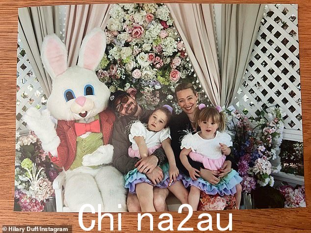 一个大家庭:这对夫妇共有两个女儿 ¿ Banks,四个,Mae,两个 ¿ 在一起