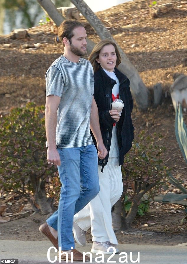 Emma Watson 与商人 Leo Robinton 约会(2021 年 5 月在洛杉矶合影)两年