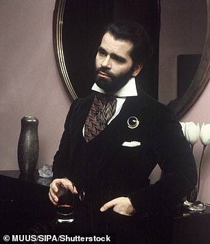 时尚偶像:Karl Lagerfeld 1973 年在巴黎家中拍摄的照片