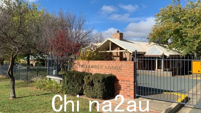 周三，警察被叫到新南威尔士州雪山库玛的 Yallambee Lodge。图片：Sam Turner