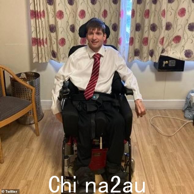 汤姆从施虐者身边带走后现在住在寄宿家庭