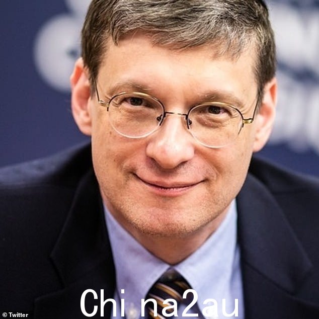 NatCon 背后的大师及其主席是 Yoram Hazony(如图),一位 58 岁的以色列裔美国政治哲学家,是一位虔诚的现代东正教犹太人。他在第一天早上发表演讲