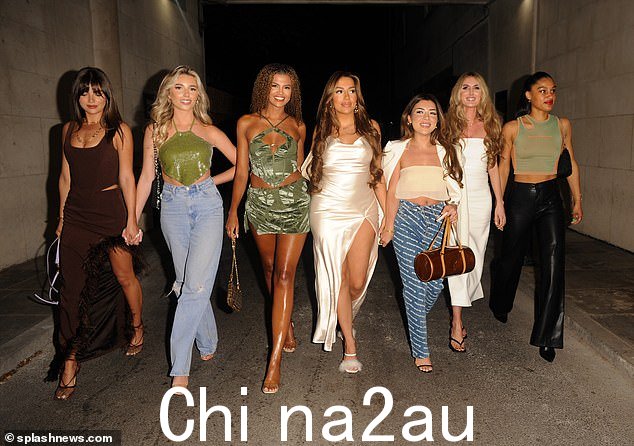 女孩之夜! Lana 加入了 Samie、Tanyel Revan 和 Zara Deniz 等人的行列,所有人都手牵着手过夜。